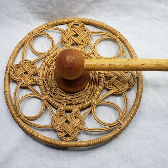 Long Vintage Wicker Towel Rack - Picture 2 of 10